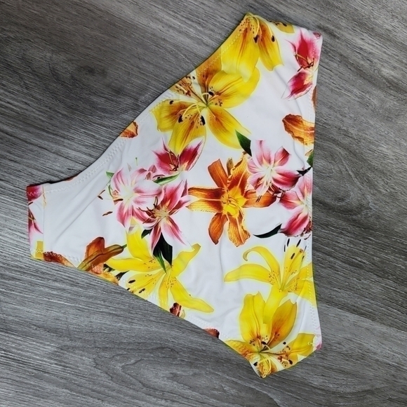 Brandless - FLORAL printed bikini - Picture 7 of 9